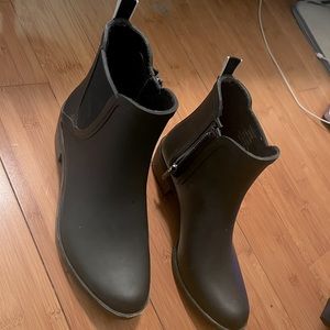 Black Lucky Brand rain boots